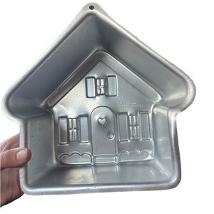 1982 Vintage Wilton Cake Pan Litte House
